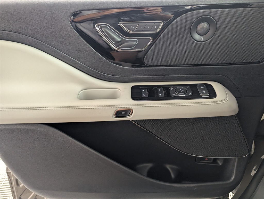 new 2025 Lincoln Aviator car, priced at $62,630