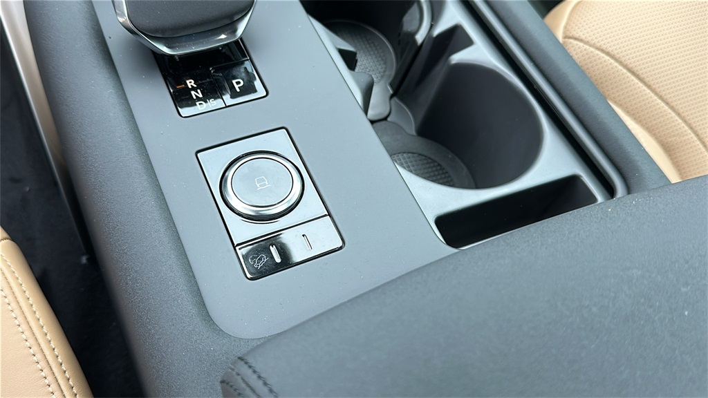 new 2025 Land Rover Discovery car, priced at $82,013