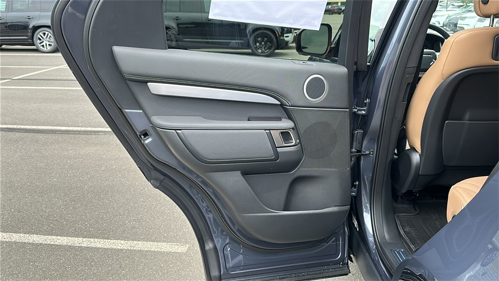 new 2025 Land Rover Discovery car, priced at $82,013