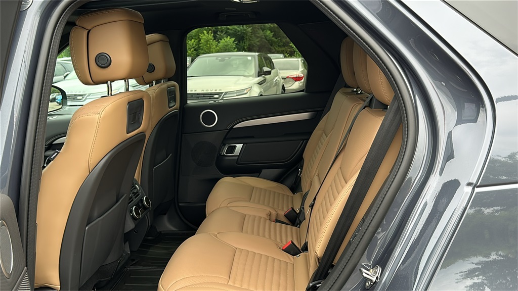 new 2025 Land Rover Discovery car, priced at $82,013
