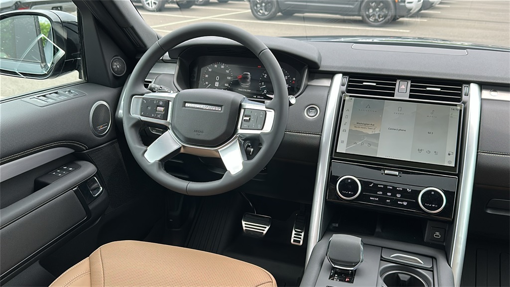new 2025 Land Rover Discovery car, priced at $82,013