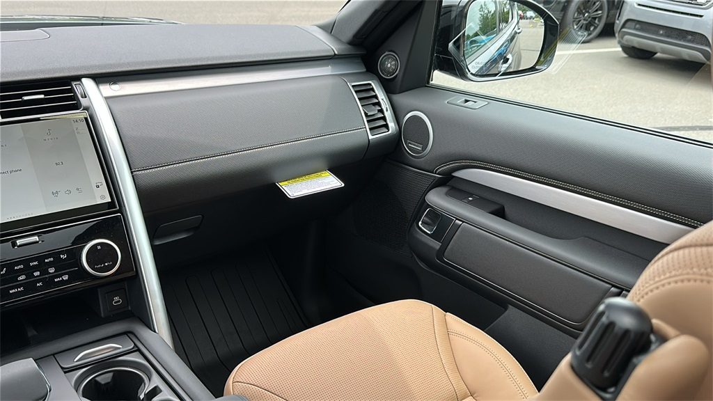 new 2025 Land Rover Discovery car, priced at $82,013