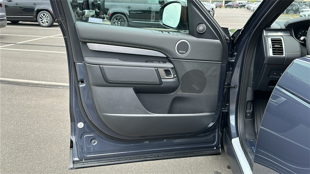 new 2025 Land Rover Discovery car, priced at $82,013