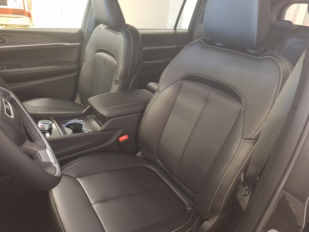 new 2025 Jeep Grand Cherokee L car, priced at $49,499