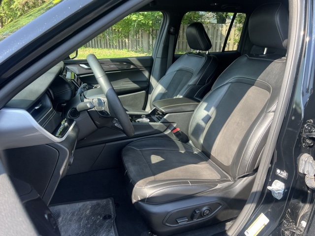 used 2023 Jeep Grand Cherokee car, priced at $28,000