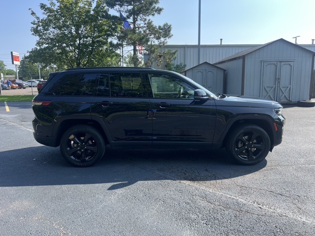 used 2023 Jeep Grand Cherokee car, priced at $28,000