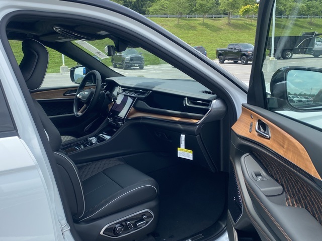 new 2025 Jeep Grand Cherokee L car, priced at $64,553