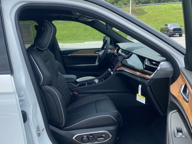 new 2025 Jeep Grand Cherokee L car, priced at $64,553