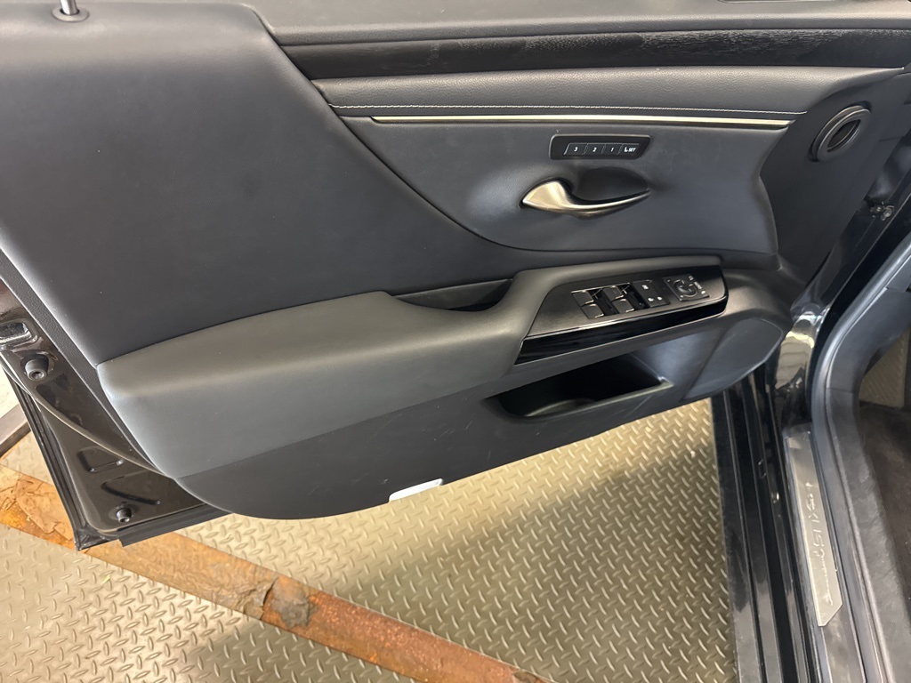 used 2022 Lexus ES car, priced at $35,474