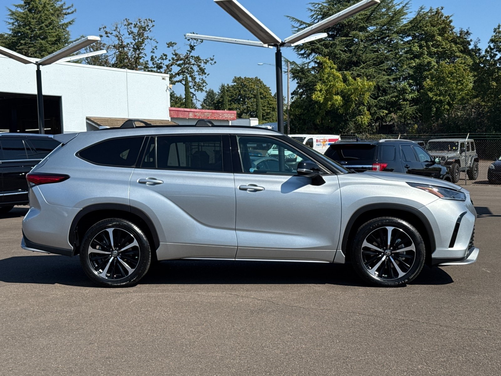 used 2021 Toyota Highlander car, priced at $35,498