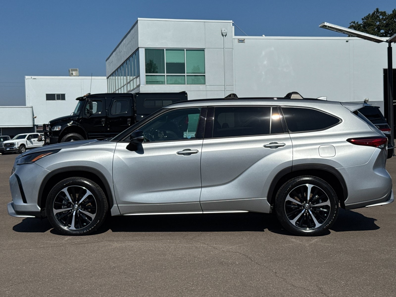 used 2021 Toyota Highlander car, priced at $35,498