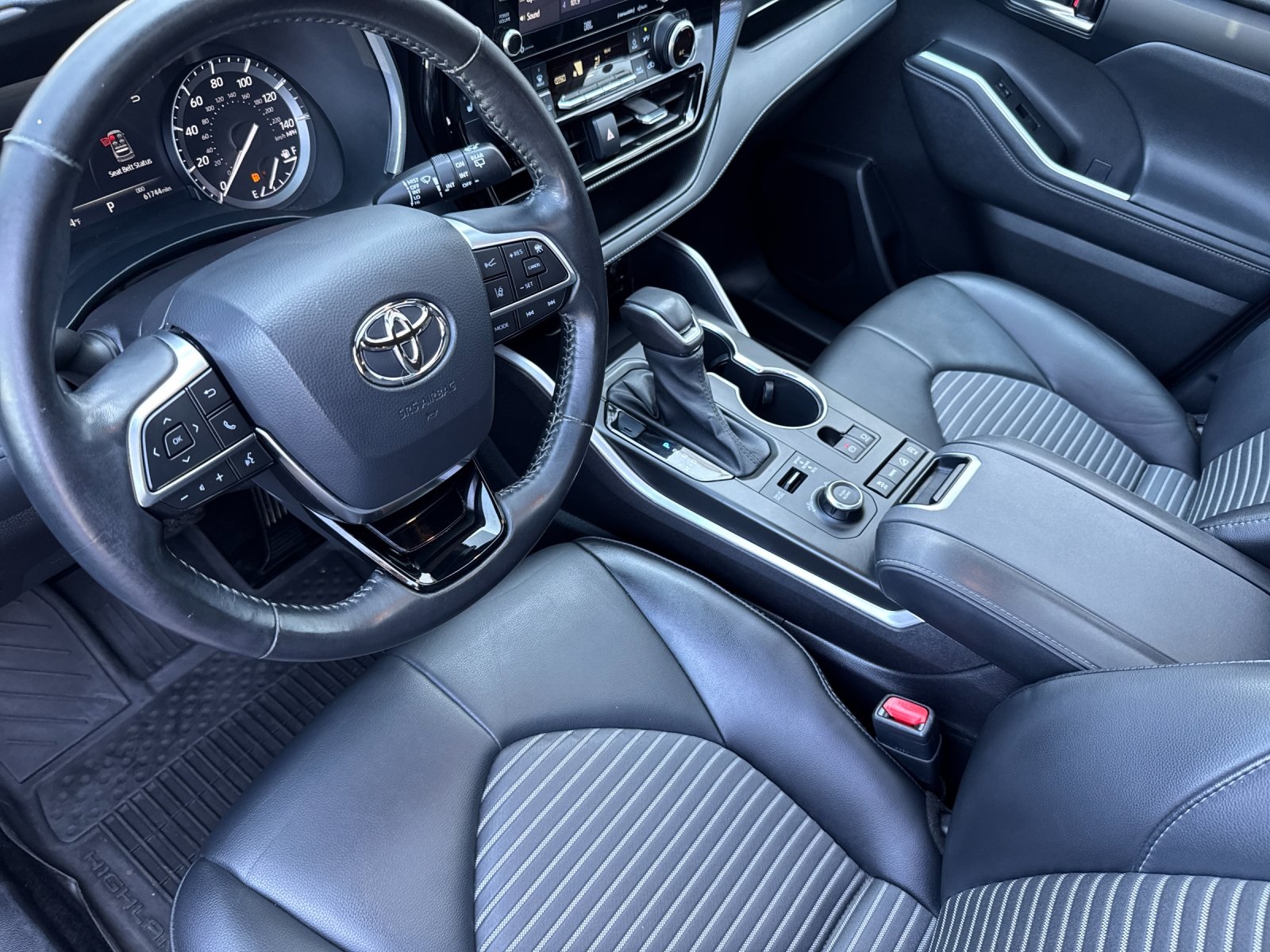 used 2021 Toyota Highlander car, priced at $35,498