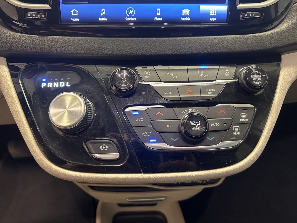 used 2024 Chrysler Pacifica car, priced at $30,968
