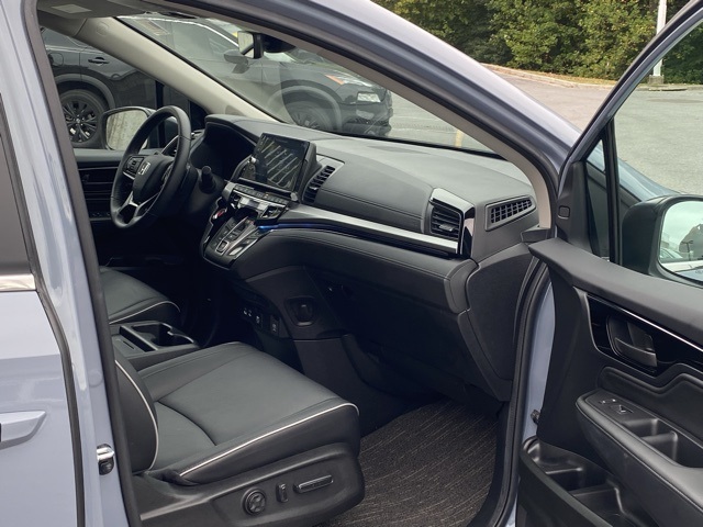 used 2025 Honda Odyssey car, priced at $42,295