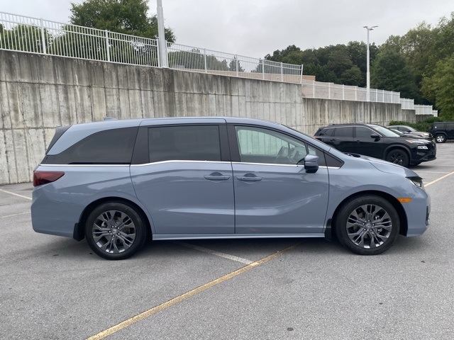 used 2025 Honda Odyssey car, priced at $42,295