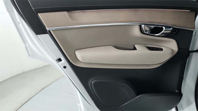 new 2026 Volvo XC90 Plug-In Hybrid car, priced at $81,875