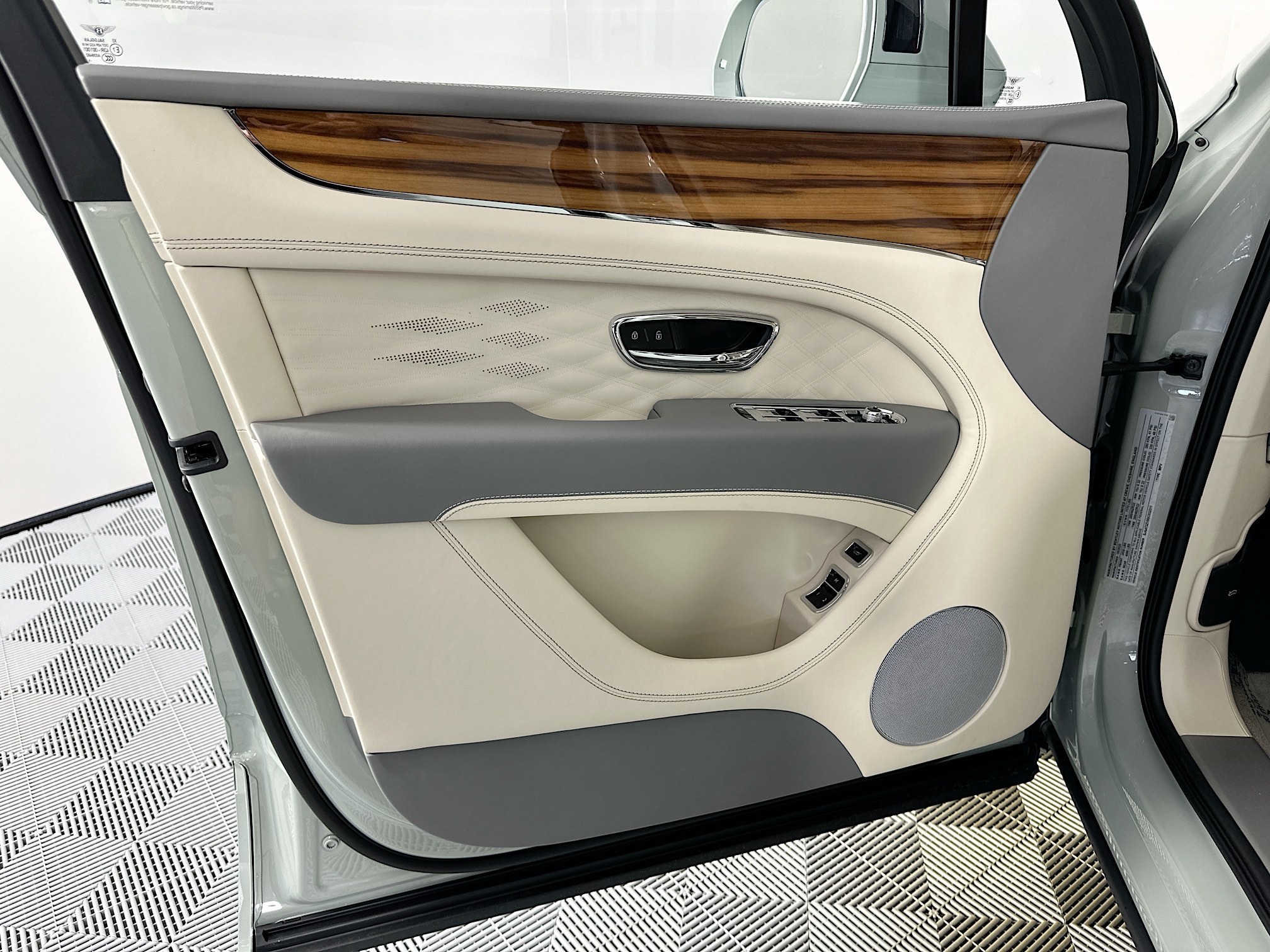 new 2025 Bentley Bentayga car