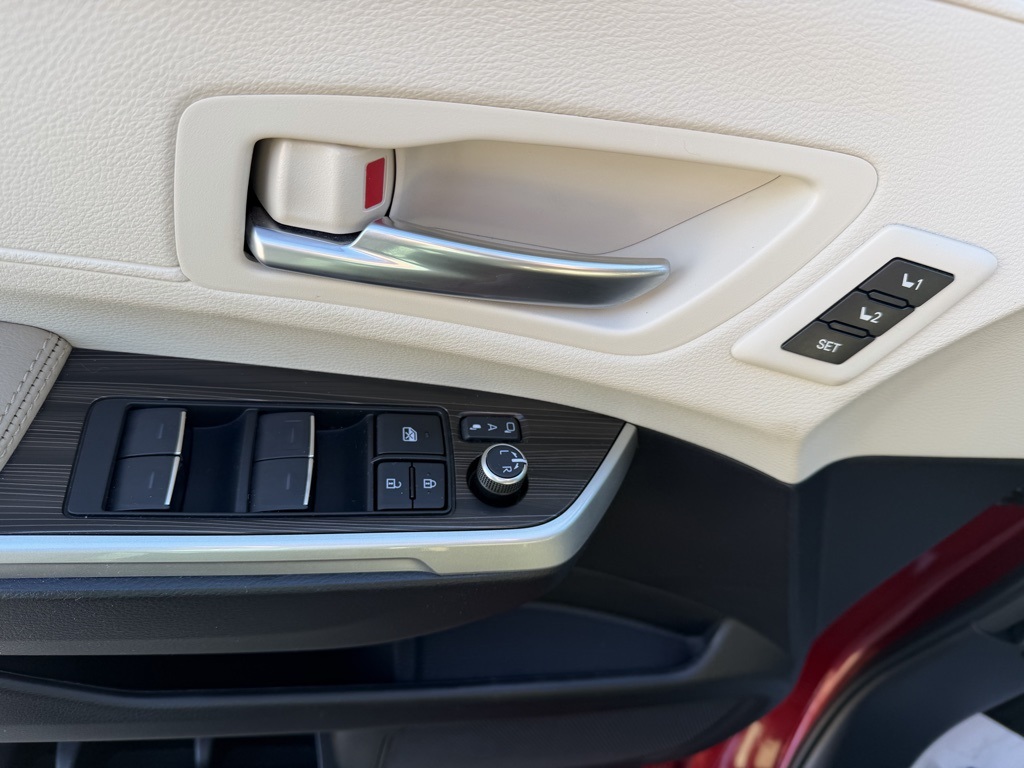 used 2023 Toyota Sienna car, priced at $48,903