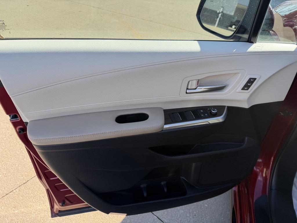 used 2023 Toyota Sienna car, priced at $48,903