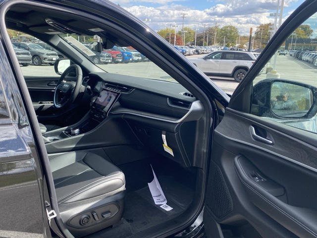 new 2025 Jeep Grand Cherokee L car, priced at $48,223