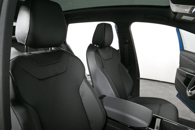new 2025 Volkswagen ID.4 car, priced at $57,946