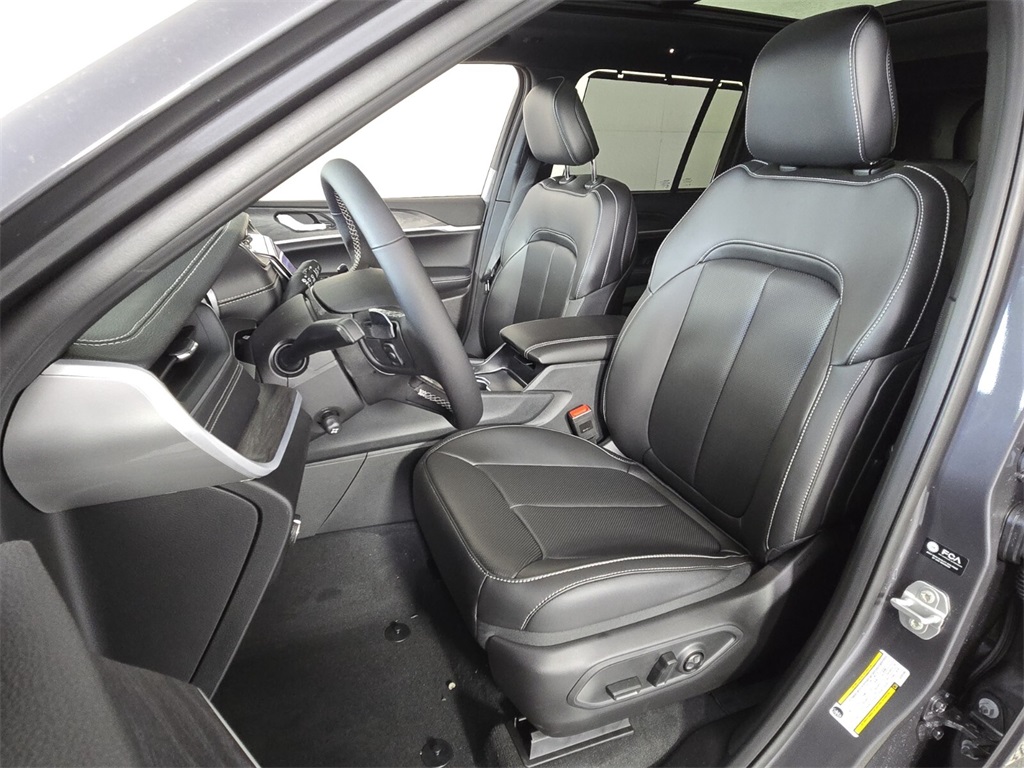 new 2025 Jeep Grand Cherokee car, priced at $49,930
