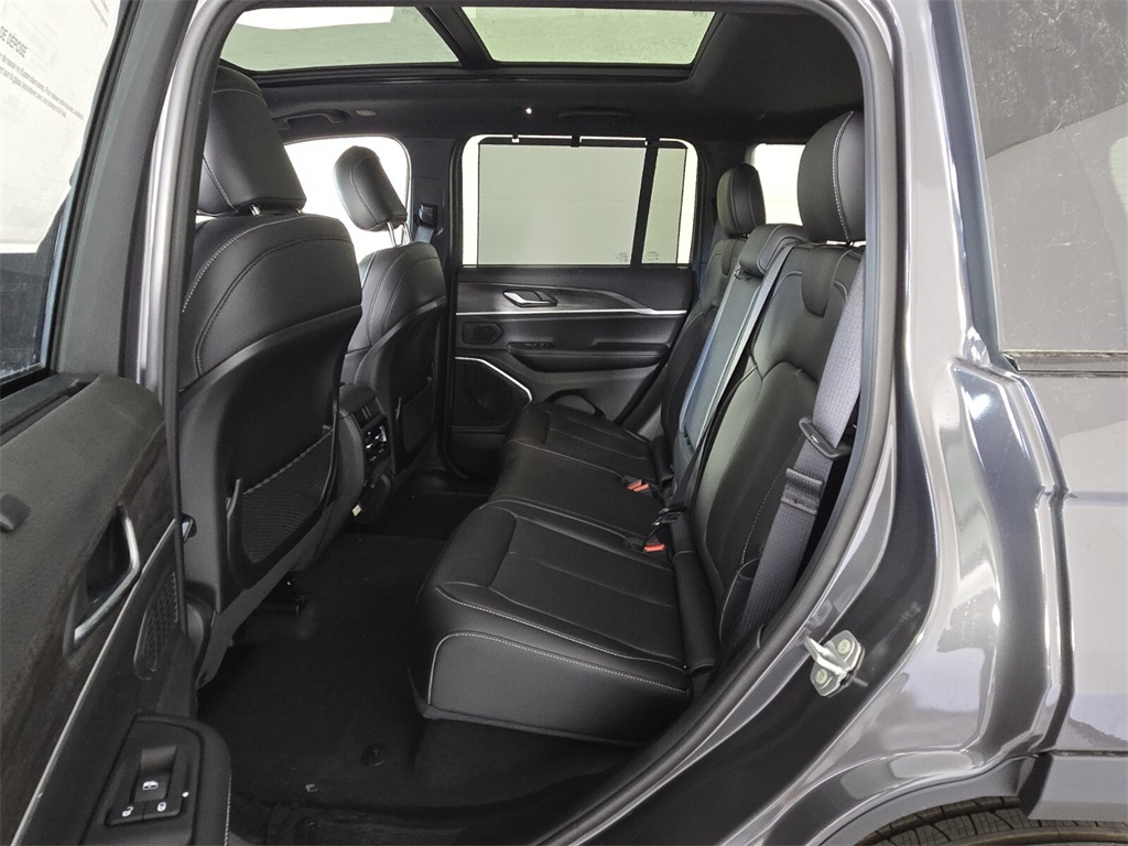 new 2025 Jeep Grand Cherokee car, priced at $49,930
