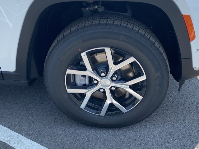 new 2025 Jeep Grand Cherokee L car, priced at $42,927
