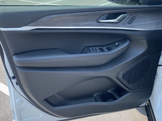 new 2025 Jeep Grand Cherokee L car, priced at $42,927