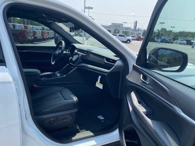 new 2025 Jeep Grand Cherokee L car, priced at $42,927