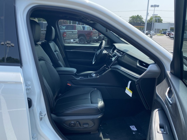 new 2025 Jeep Grand Cherokee L car, priced at $42,927
