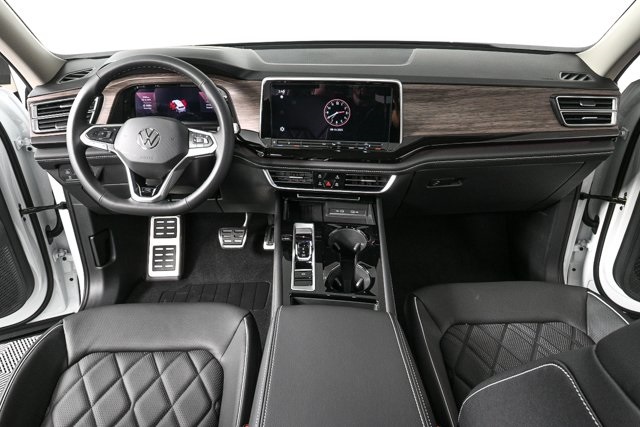 new 2025 Volkswagen Atlas car, priced at $58,028