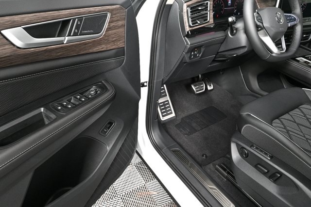 new 2025 Volkswagen Atlas car, priced at $58,028