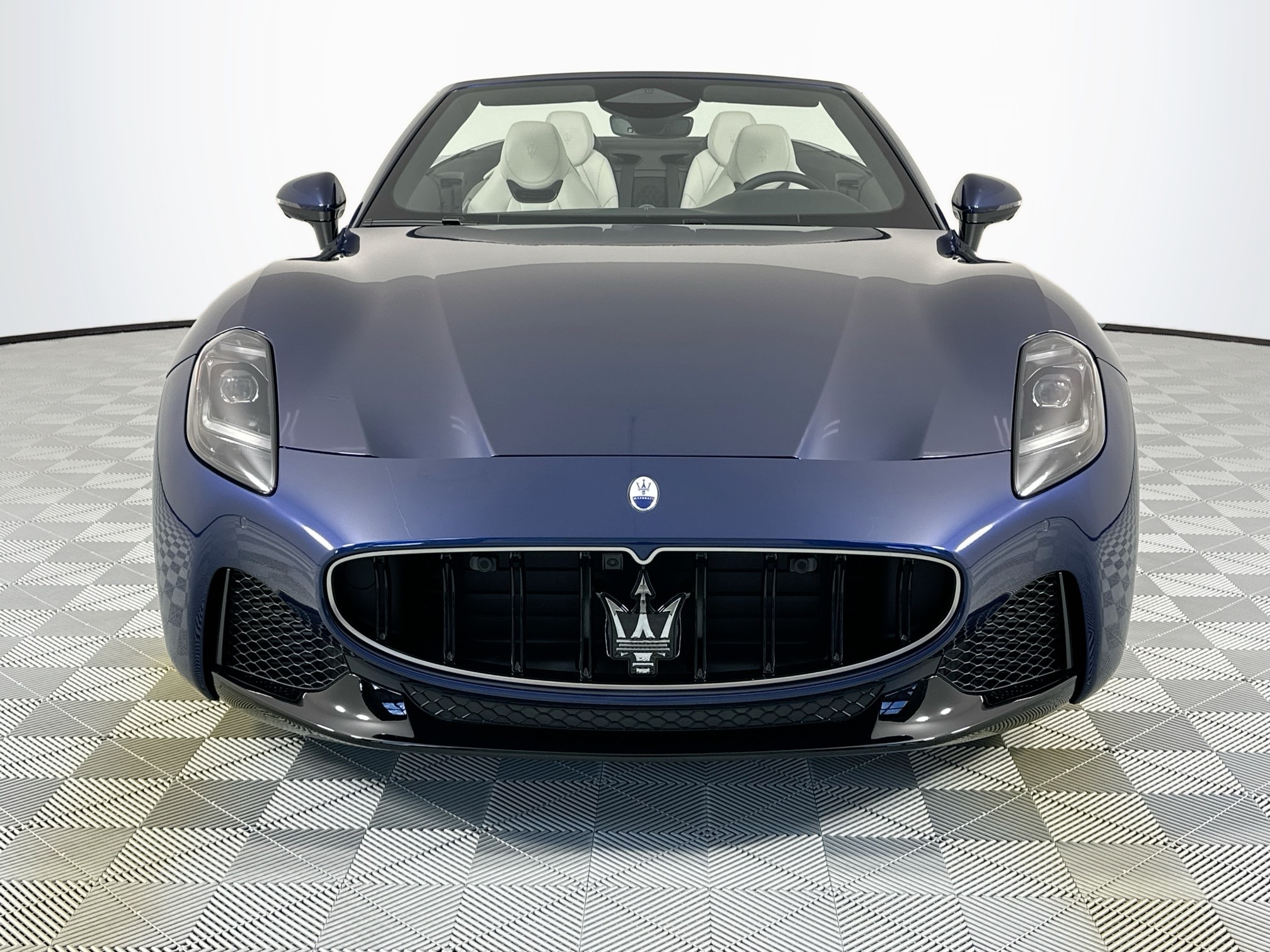 new 2025 Maserati GranCabrio car, priced at $187,055
