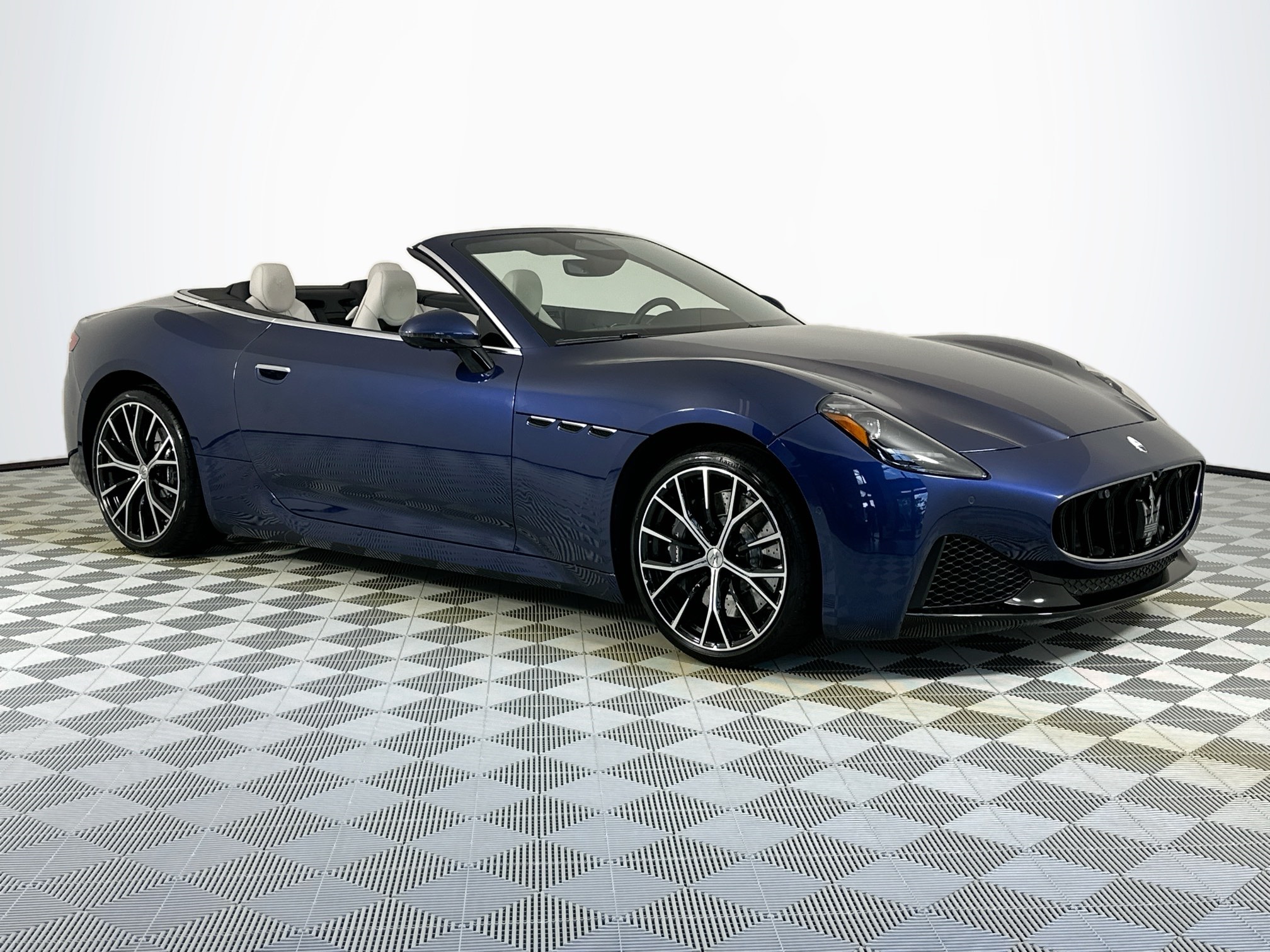 new 2025 Maserati GranCabrio car, priced at $187,055