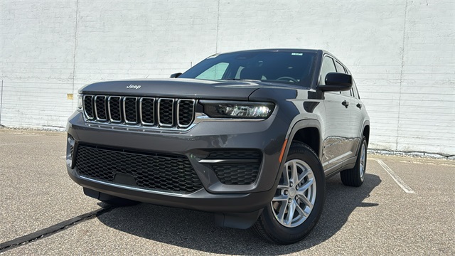 new 2025 Jeep Grand Cherokee car, priced at $42,848
