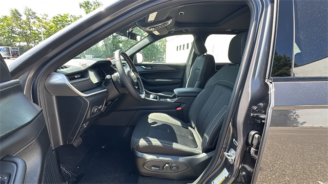 new 2025 Jeep Grand Cherokee car, priced at $42,848