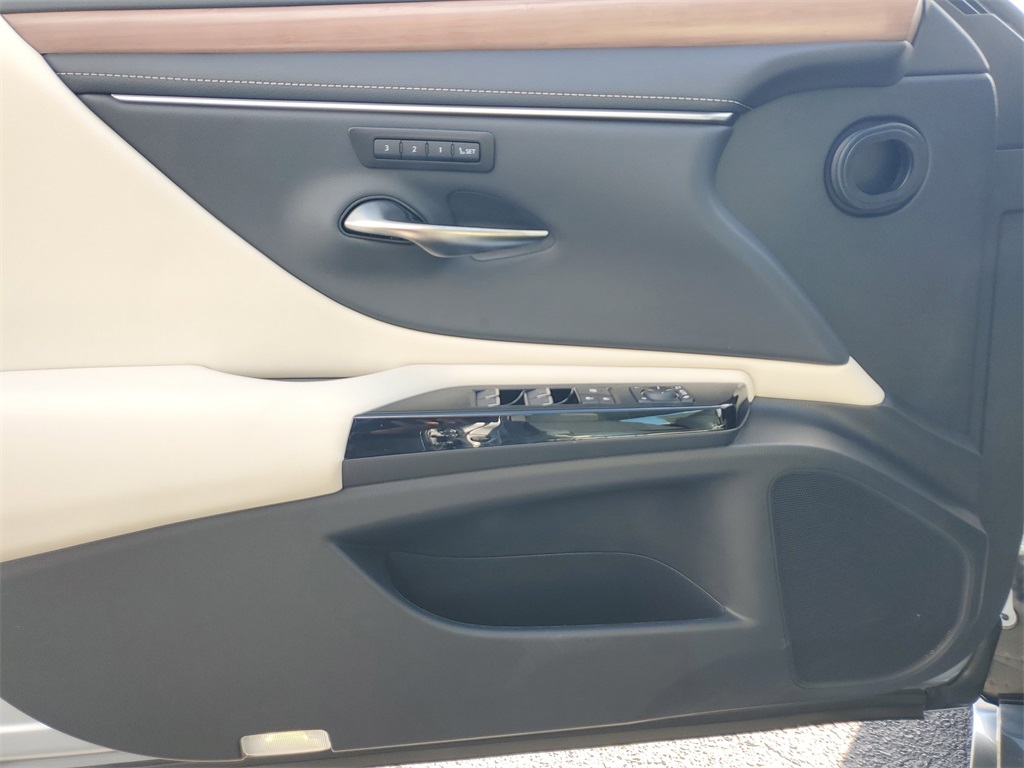 new 2025 Lexus ES car, priced at $48,354