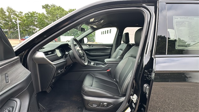 new 2025 Jeep Grand Cherokee car, priced at $47,453