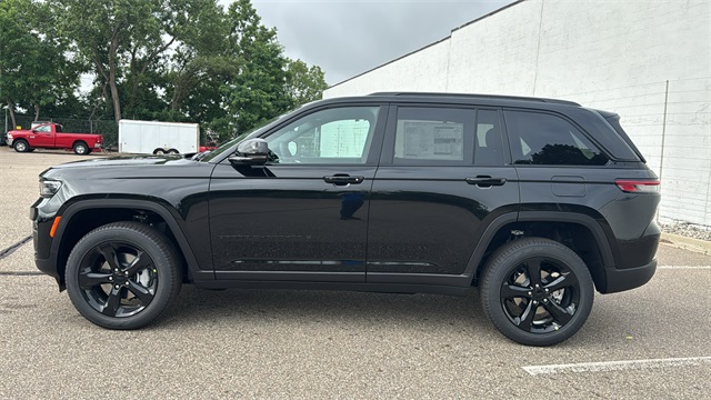 new 2025 Jeep Grand Cherokee car, priced at $47,453