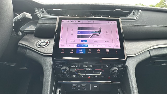 new 2025 Jeep Grand Cherokee car, priced at $47,453