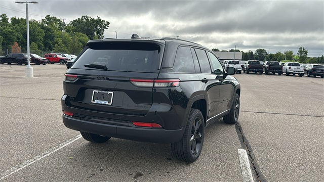 new 2025 Jeep Grand Cherokee car, priced at $47,453