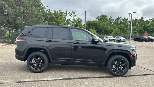 new 2025 Jeep Grand Cherokee car, priced at $47,453