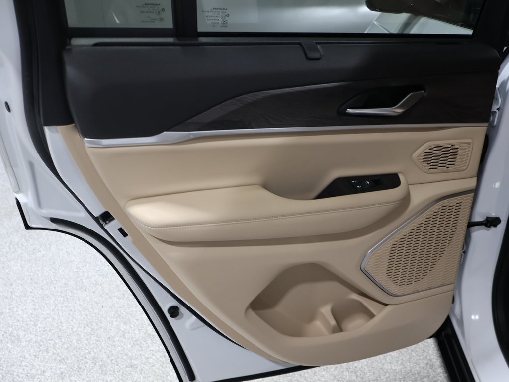 used 2022 Jeep Grand Cherokee car, priced at $27,750