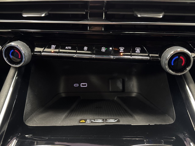 used 2024 Chevrolet Traverse car, priced at $42,988