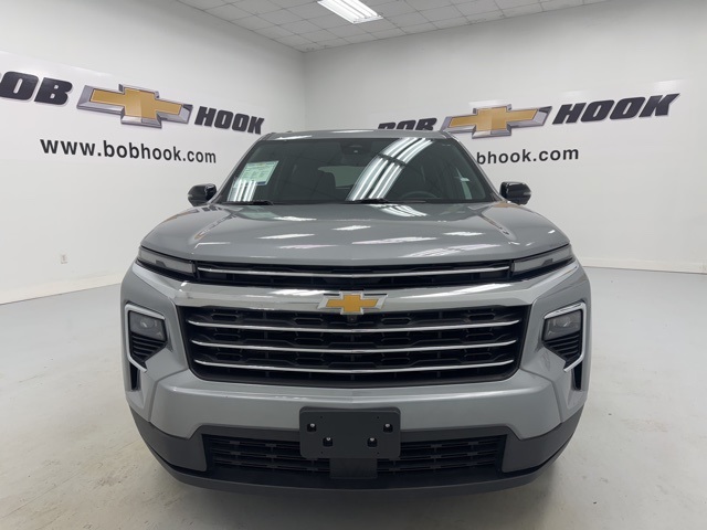 used 2024 Chevrolet Traverse car, priced at $42,988