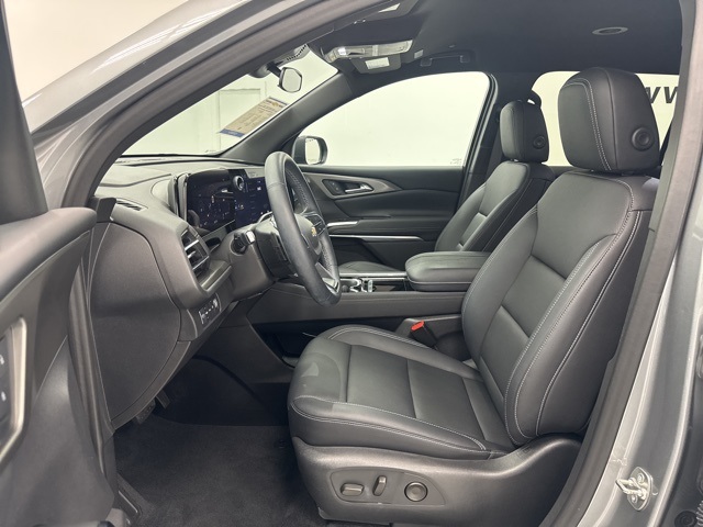 used 2024 Chevrolet Traverse car, priced at $42,988