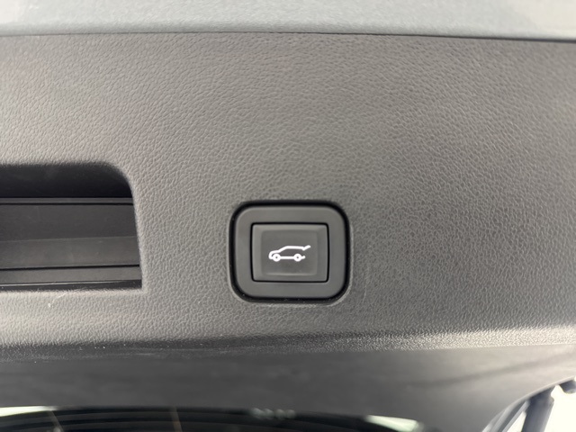 used 2024 Chevrolet Traverse car, priced at $42,988