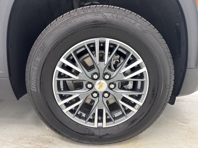 used 2024 Chevrolet Traverse car, priced at $42,988