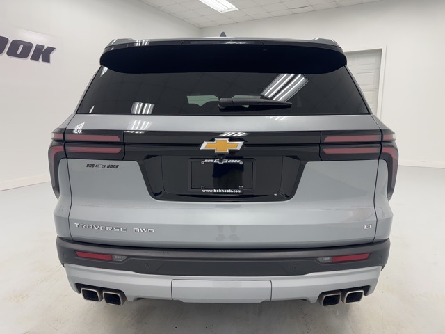 used 2024 Chevrolet Traverse car, priced at $42,988